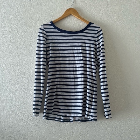 𝅺Splendid Cerine button back soft top - Picture 3 of 5